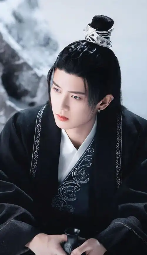 240216任嘉伦的古风魅力引发粉丝无限热情与赞颂