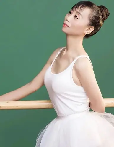 邓瑛(德国)荣获[香江资讯网]国际文艺界2020年度文艺