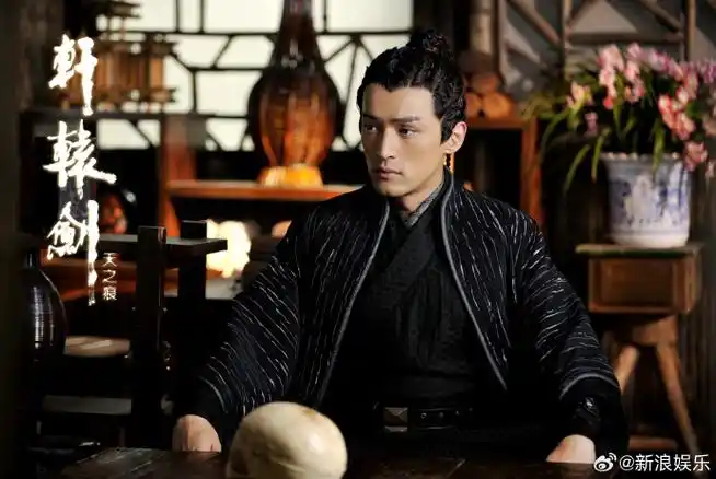 旧爱浪#2012年《轩辕剑之天之痕》,胡歌饰演宇文拓,谋略过人,霸气外