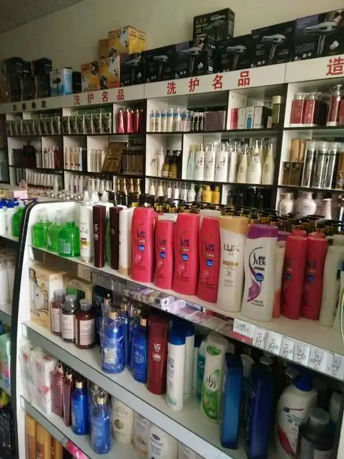 宏运美业批发洗,染,护,造型,吹风机,电推剪等美发器材及系列化妆品.