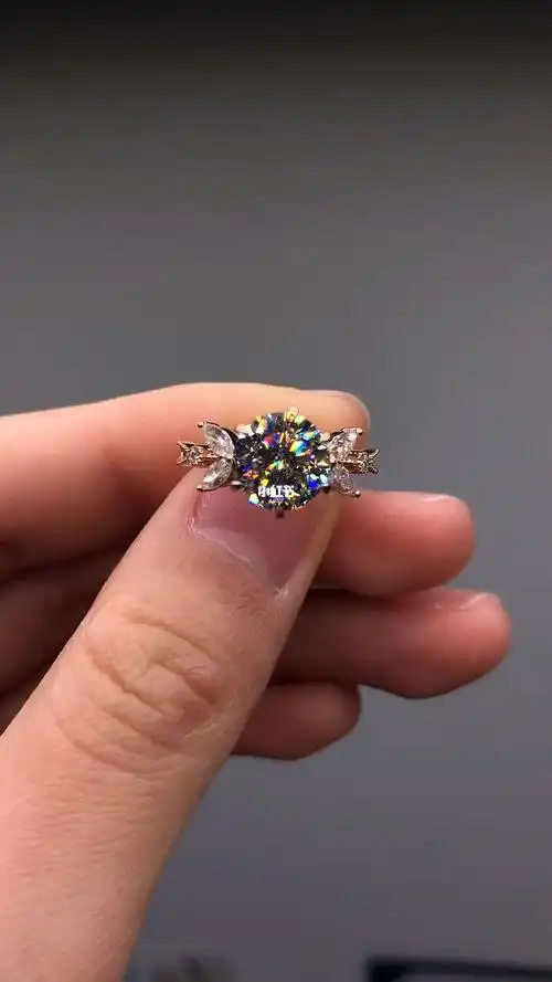 五克拉莫桑钻戒