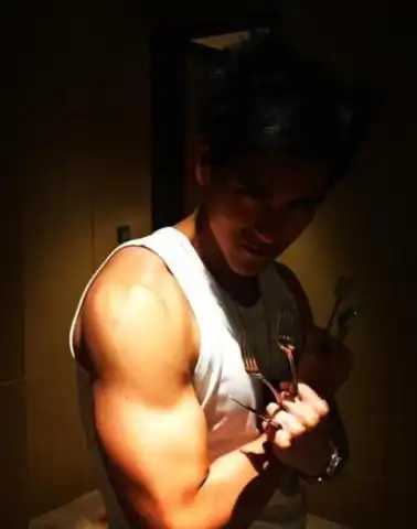 蔡徐坤健身房"肌肉照"被疯传,粉丝:不输吴京彭于晏