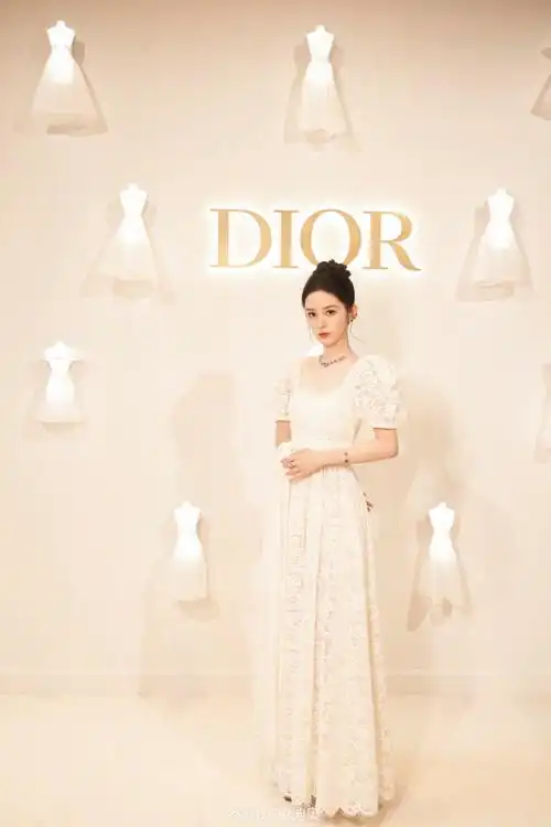 迪奥品牌大使周也#@周也yeah亮相厦门villa dior活动现场,并出席蛋侣