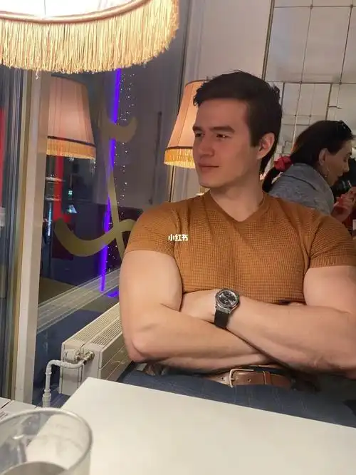 中欧混血儿乐子敬健身自律