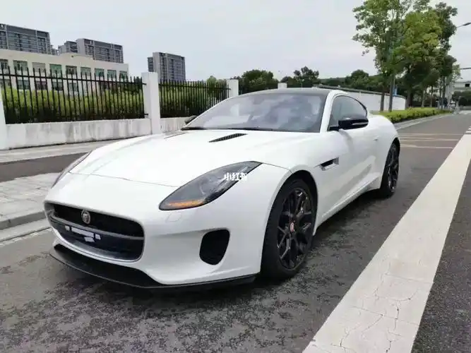 17年12月上牌极品捷豹双门轿跑[庆祝]全车原版,现车在店[庆祝]欢迎试