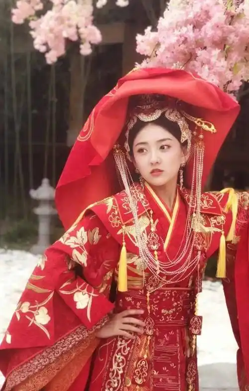 十里红妆凤冠霞帔,执子之手与卿相守～盘点影视剧中绝美古装嫁衣_小哥