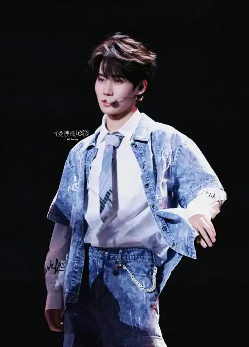 张真源奔跑吧##时代少年团叁重楼暨出道四周年演唱会