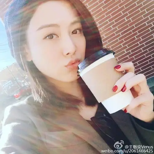 新浪娱乐讯 日前,曾志伟儿子曾国祥女友王敏奕海量私照曝光,清纯