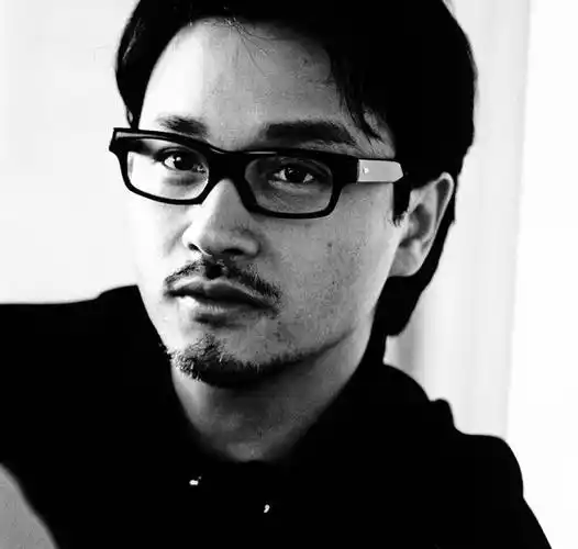 原创张国荣从未曝光的照片国外摄影师公开22年前张国荣写真照