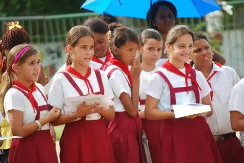 萌萝莉白围裙红领巾苏联女生校服总被误认作女仆装