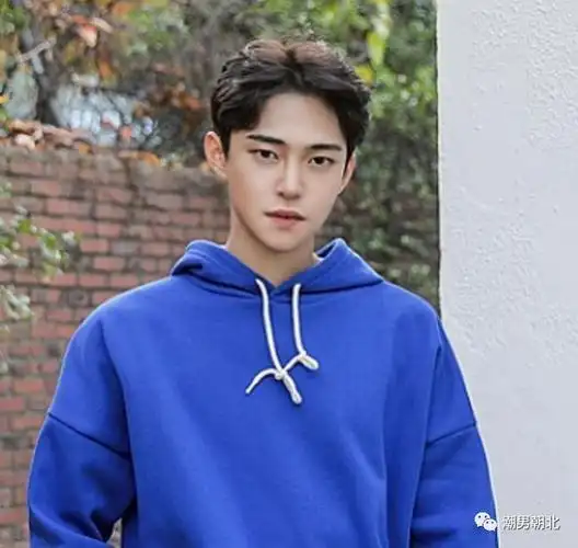 男生在家别乱剪头发,2020年剪这4款发型,更帅更有型!