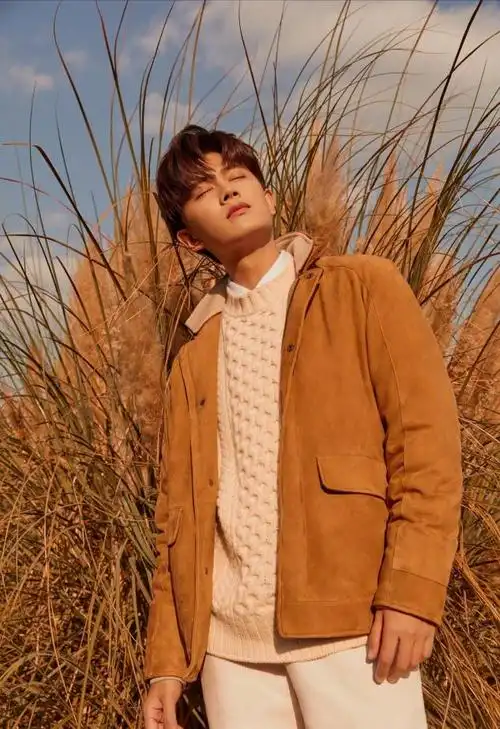 任嘉伦秋冬造型温暖浪漫,身高178很会穿,正装与休闲轻松切换