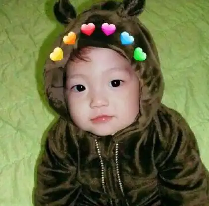 边伯贤的亲侄,侄子是迷你版"啵啵虎",侄女拥有伯贤同款嘴_金钟仁