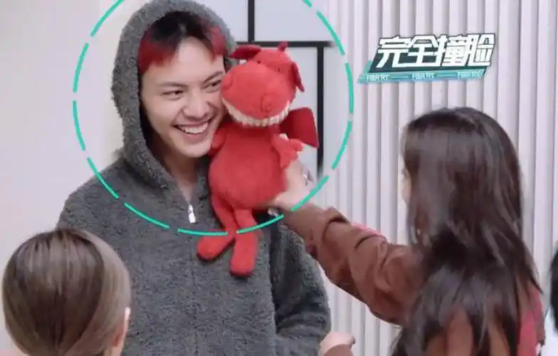 合伙人集体素颜,陈伟霆呆萌,刘雨昕太美,周扬青卸妆前后有差距_范丞丞