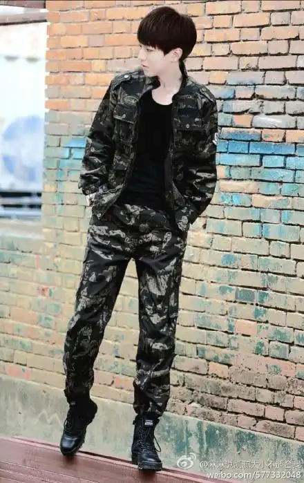 军装少年王俊凯到!