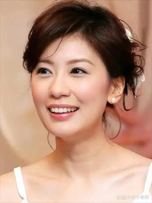 贾静雯面对生活困难坚韧不拔:在父亲投资失败,欠下巨债并罹患癌症时