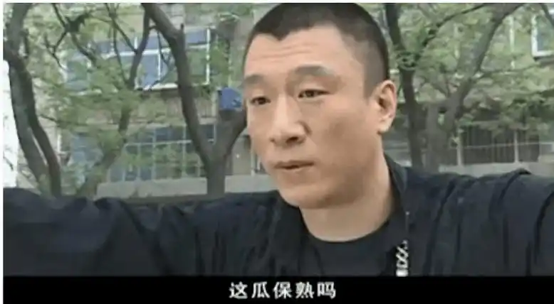 《征服》里孙红雷扮演的刘华强,和小贩起了争执就拔刀伤人,活脱脱一个