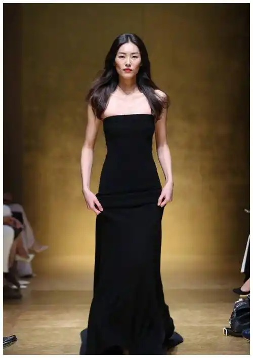 国际超模刘雯,在高级脸的审美下也变成了"眯眯眼"?