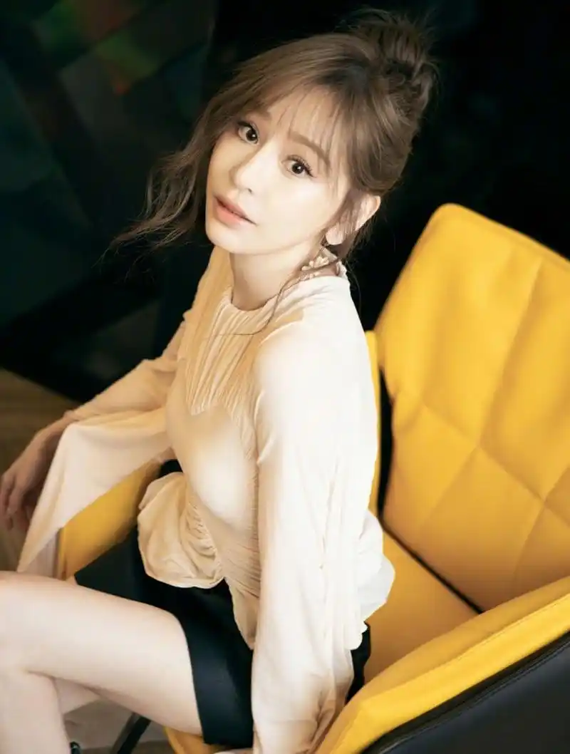 星闻#  王心凌虽然年纪大了,但是这身材,脸蛋,穿搭依旧看起来就是二