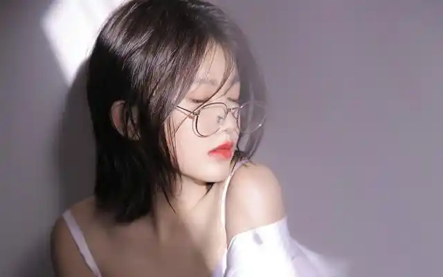 火辣性感睡衣美女诱人写真_网易订阅