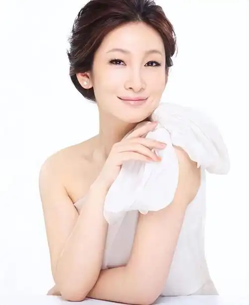 奏海璐简介("最丑影后"秦海璐:孕期撑起家庭,让丧子丧夫的婆婆有所