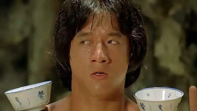 醉拳:成龙被老爸罚练功,大师兄看见,直接笑惨了-影视综视频-搜狐视频