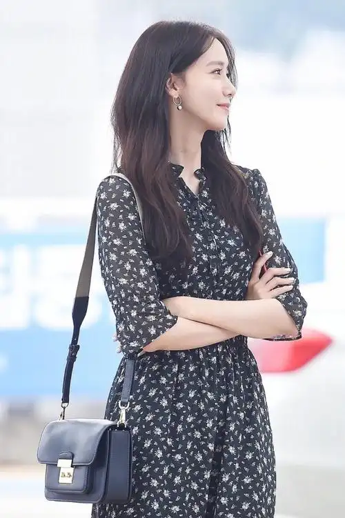 林允儿碎花长裙街拍图片29