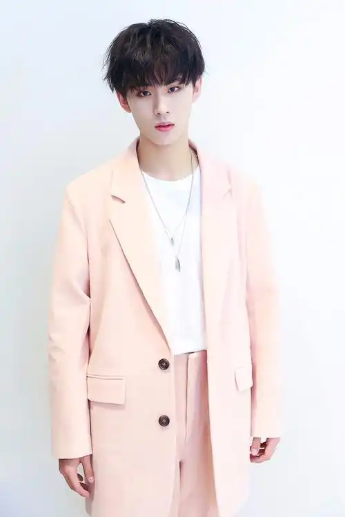 为考生加油打气 华谊当红小生郑锐彬分享自己高考"秘籍"