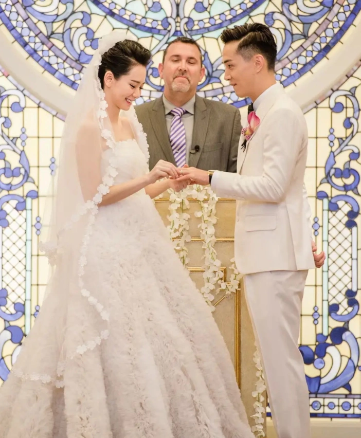 戚薇李承铉婚礼照公开三套高质量写真网友仿佛看到沐之晴