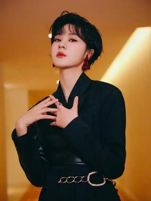 实力唱将郁可唯41岁仍未婚的她成了父亲郁京宁的心病