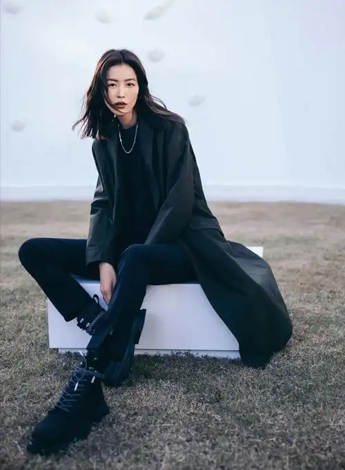 始祖鸟上海恒隆广场店盛大开幕刘雯亲临现场