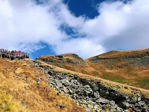 老虎背上纵目远眺,四季景色十分奇异.