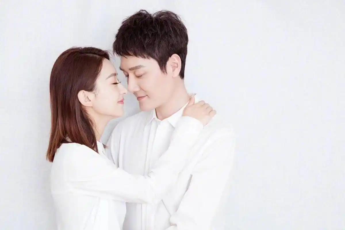 独家赵丽颖冯绍峰合体开工颖宝包裹超严实