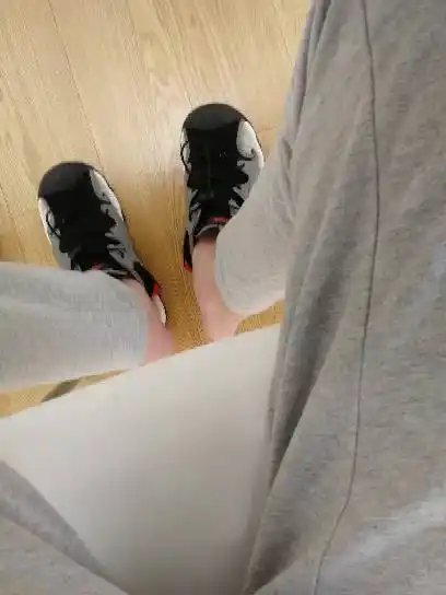 我14男,我穿长裤,配凉鞋(赤脚)可以吗