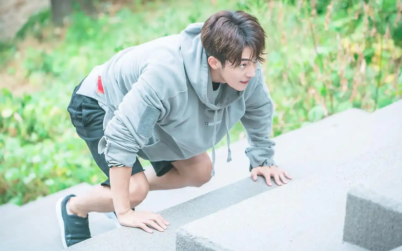 南柱赫《举重妖精金福珠》高清剧照图片桌面壁纸