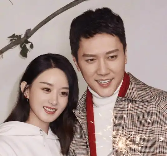 赵丽颖冯绍峰合体,穿亲子装带娃超有爱,4岁想想正脸曝光_画面_孩子