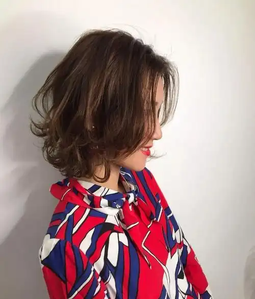 "半长不短"这样烫,气质性感回头率100%_发型