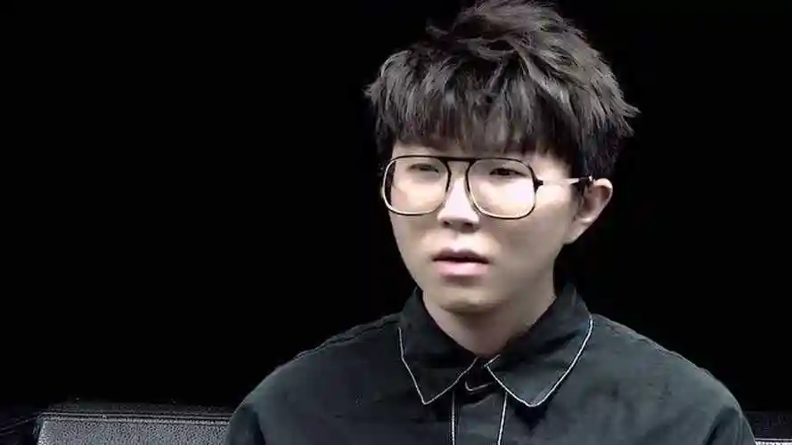 毛不易抓拍的丑照,濮存昕农村孩子不敢上卫生间,虞书欣提名金鹰奖很