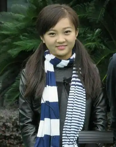 林妙可变大姑娘现身引感慨 称从不上网不在乎网评(图)