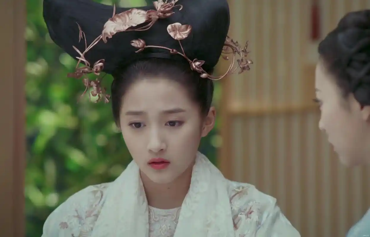 关晓彤在《凤囚凰》中的古装造型,你能欣赏这样的美吗?