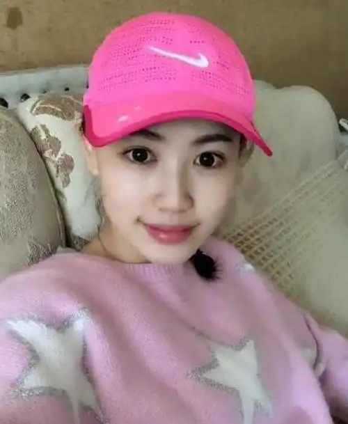 马蓉最近有了新的恋情,她晒出自己下厨做饭成贤妻的照片.