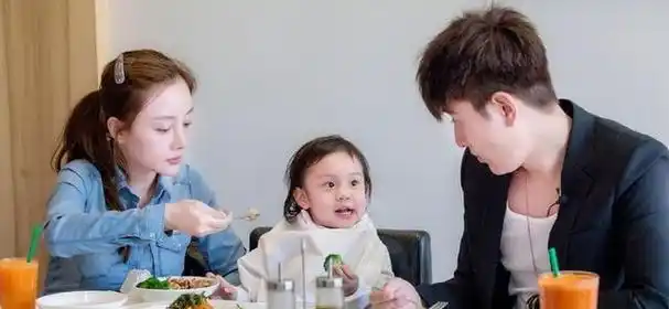 离谱!贾乃亮深夜带女人回家,新恋情疑似曝光,与李小璐复婚无望