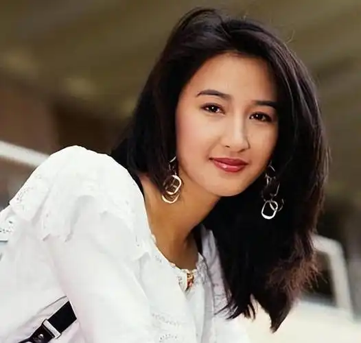 被大佬"藏在家"的4位艺人,年轻时都是人间尤物,个个貌若天仙