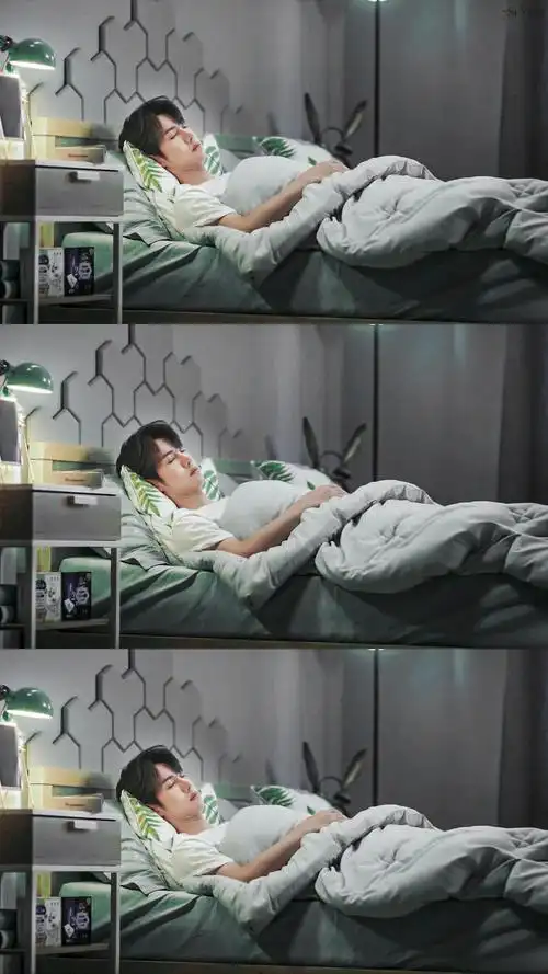 把脑袋从被子里钻出来,好一会儿才反应过来自己又在肖战房间了