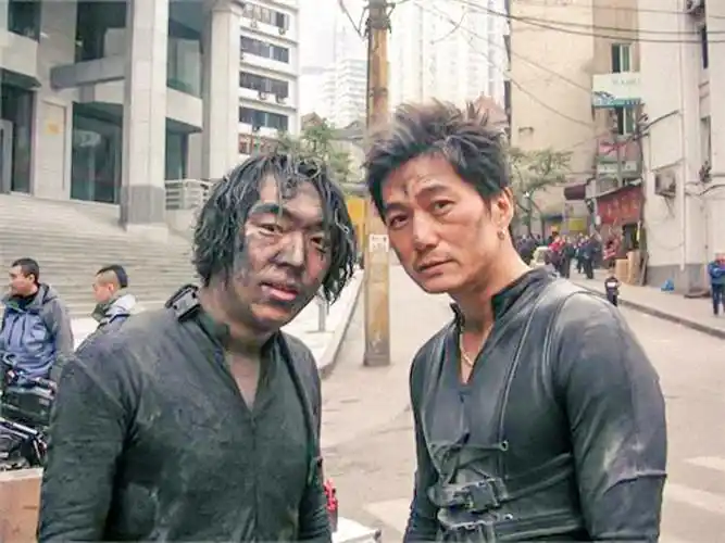 《疯狂的石头》:被造势运动扼杀的优秀电影