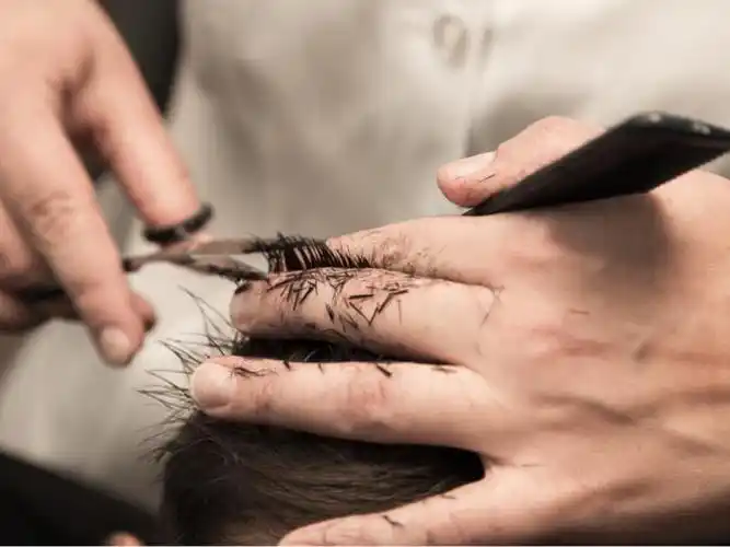 打薄头发有什么坏处为什么有些理发师剪发时都要打薄