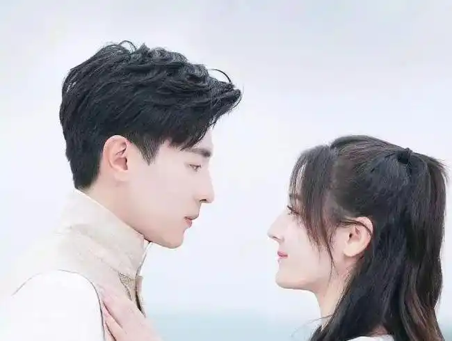 杨紫邓伦婚纱照曝光,两人因戏生情?网友:在一起