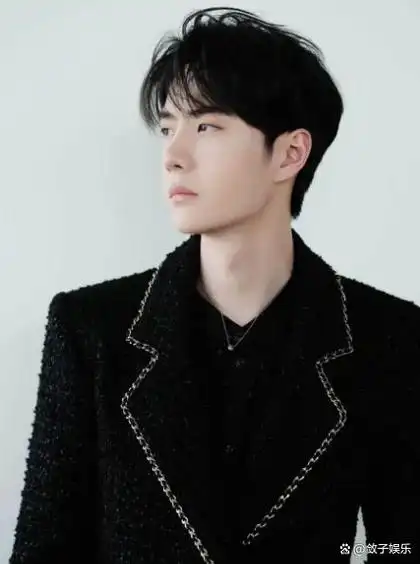 王一博从小就是偶像出身,虽然之前也演过几部偶像剧,但是因为年龄太小