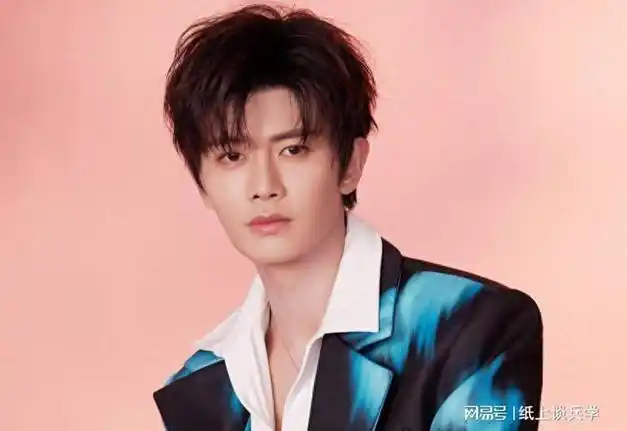 任嘉伦兰贺绯闻愈演愈烈旧照被扒曾在同一选秀女方评论区沦陷