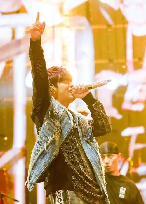 周杰伦上海演唱会 无水印官方高清图#周杰伦上海#图片自取 拿图点赞
